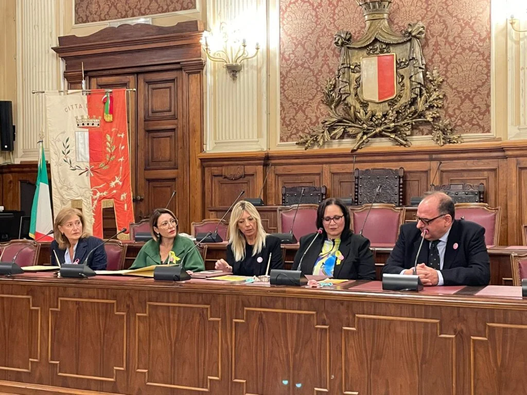 LA VOCE DELL’ENDOMETRIOSI: INFORMAZIONE E PREVENZIONE NELLE SCUOLE”OGGI LA FIRMA DEL PROTOCOLLO TRA LA COMMISSIONE CONSILIARE PARI OPPORTUNITÀ,L’ODV LA FORZA DELLE DONNE E LA LILT