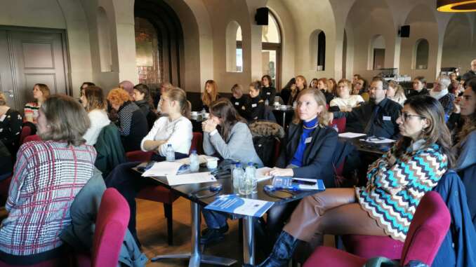 16-11-22 ieri a Rotterdam la presentazione del progetto Famiglie senza confini individuato come buona prassi internazionale