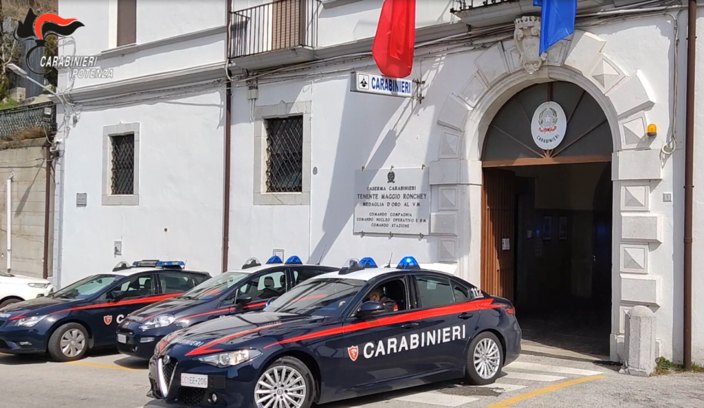 <strong>lauria (pz): donna si barrica in casa, intervengono i negoziatori dell’arma dei carabinieri.</strong> 1 2 radiolaser news matera potenza puglia basilicata