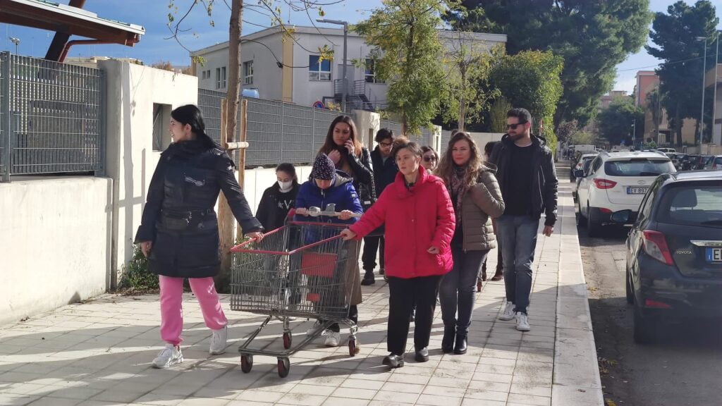 22 11 22 bari social food questa mattina il recupero delle eccedenze alimentari presso il mercato di japigia a cura dei ragazzi dellaipd radio laser news matera potenza puglia basilicata