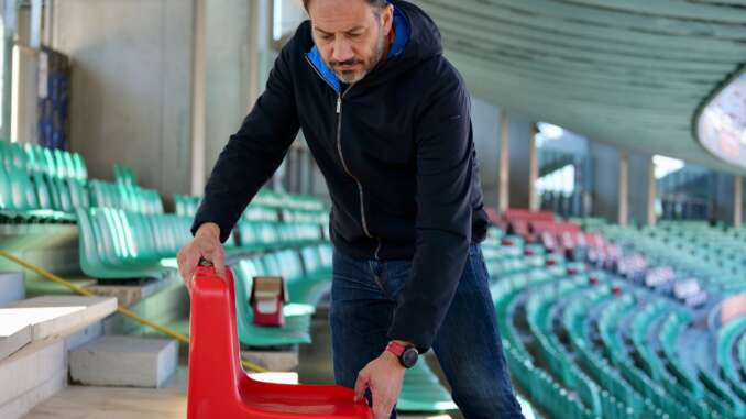 22-11-22 avviati i lavori di sostituzione dei seggiolini della Tribuna Ovest inferiore dello stadio San Nicola_3