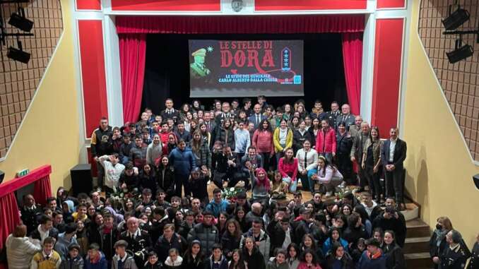 4_Momento finale della presentazione con gli studenti
