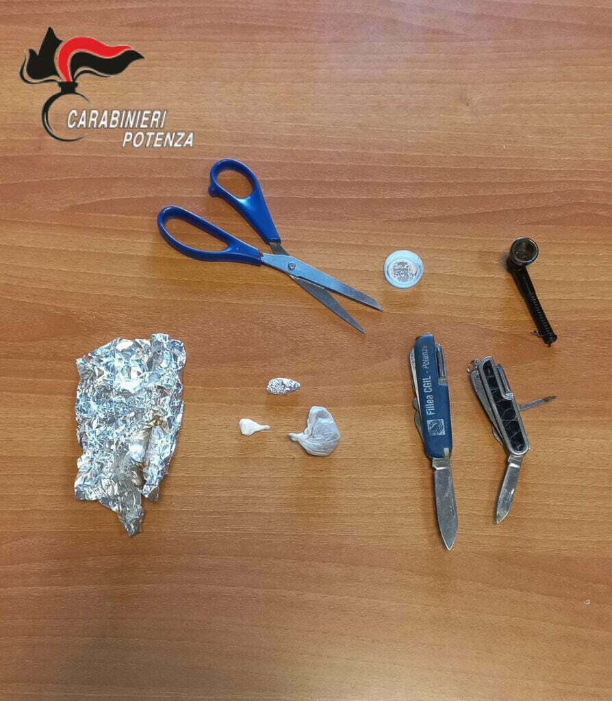 <strong>sant’arcangelo (pz): occultava eroina all’interno dei pantaloni. arrestato dai carabinieri</strong>. 2 foto n. 2 radiolaser news matera potenza puglia basilicata