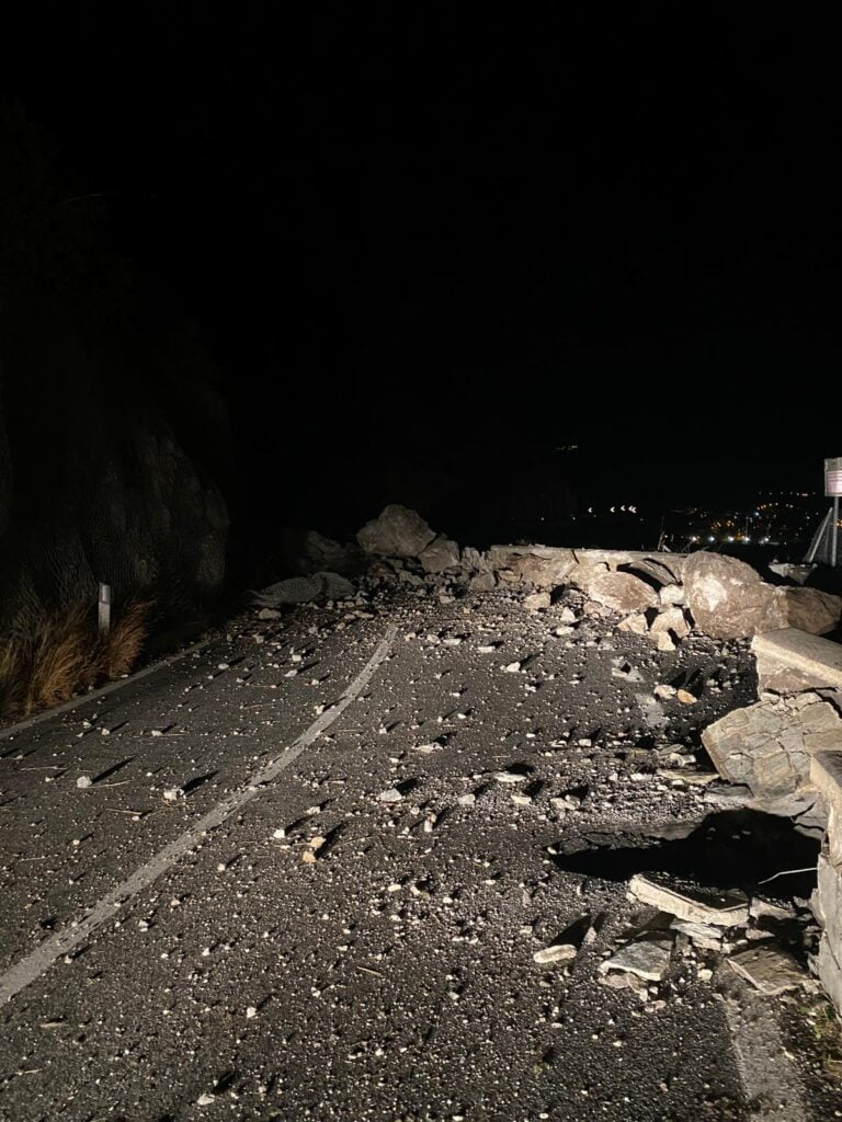 <strong>frana a maratea, la perla del tirreno ha bisogno di aiuto, stiamo vivendo uno dei momenti più bui della nostra storia, subito la richiesta dello stato di calamità e immediati interventi di manutenzione normativa sul campo della sicurezza e dell’urbanistica. </strong> 2 immagine whatsapp 2022 11 30 ore 08.10.18 radiolaser news matera potenza puglia basilicata