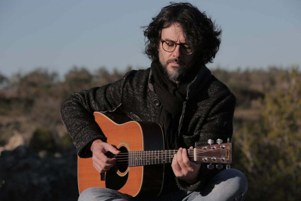 domenica 13 novembre - libertà e perline colorate. massimo donno canta paolo conte alle officine culturali ergot di lecce 1 massimo donno foto giuseppe rutigliano radiolaser news matera potenza puglia basilicata