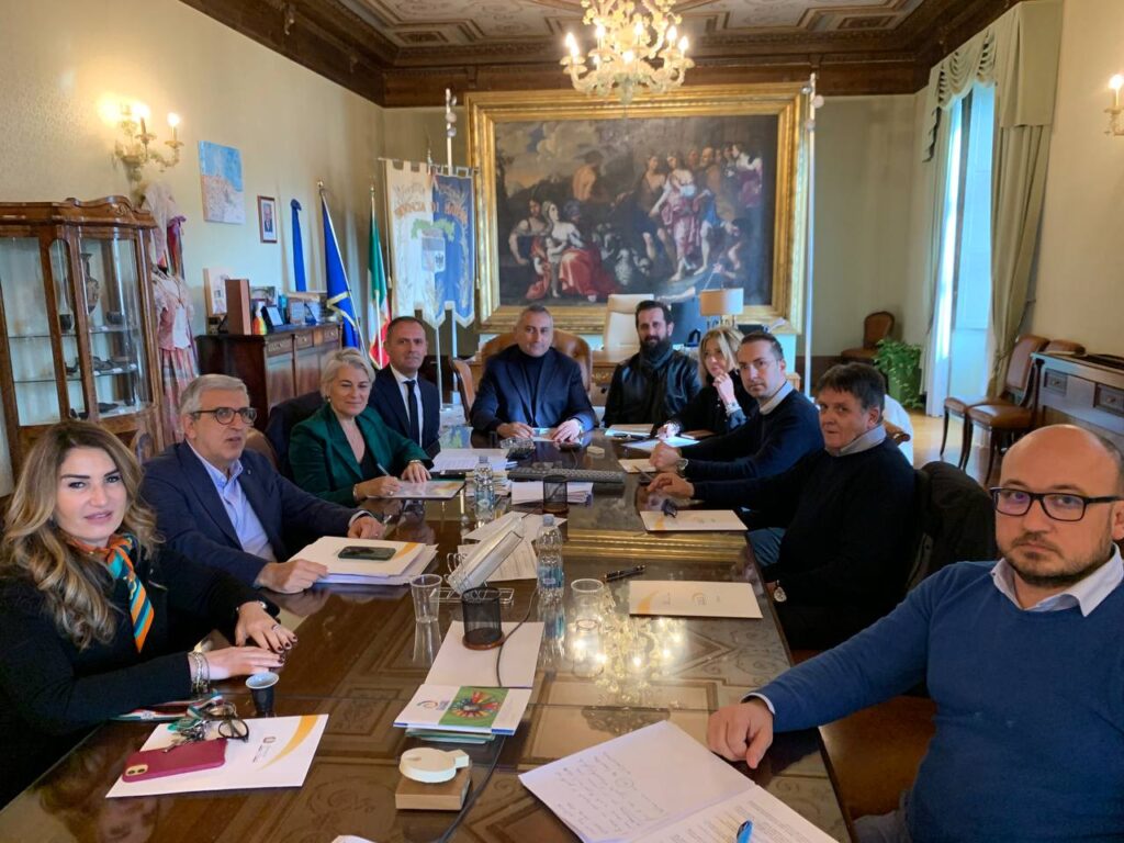 <strong>zes jonica appulo-lucana, il presidente della provincia di matera, piero marrese, ha coordinato una riunione operativa alla presenza della commissaria, floriana gallucci, e dei sindaci del materano interessati. </strong> 1 summit provincia zes radiolaser news matera potenza puglia basilicata