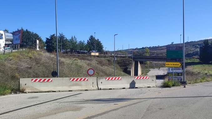 VIADOTTO CHIUSO NELL'AREA INDUSTRIALE DI TITO