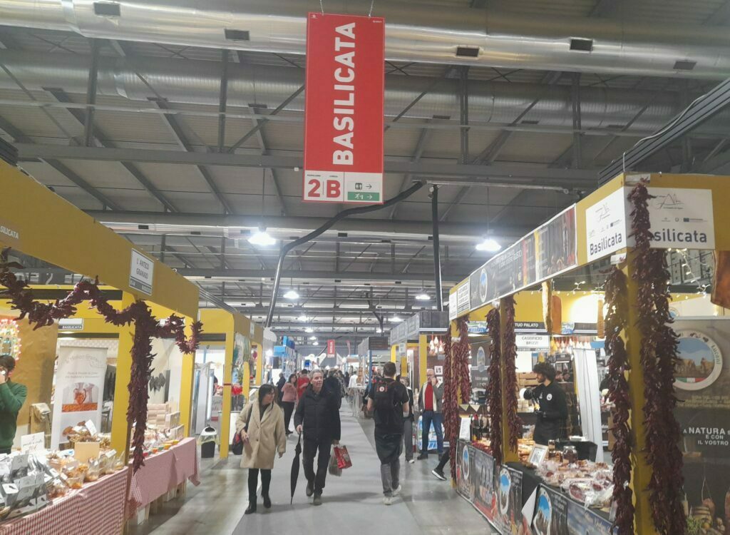 01 stand de la basilicata allartigiano radio laser news matera potenza puglia basilicata