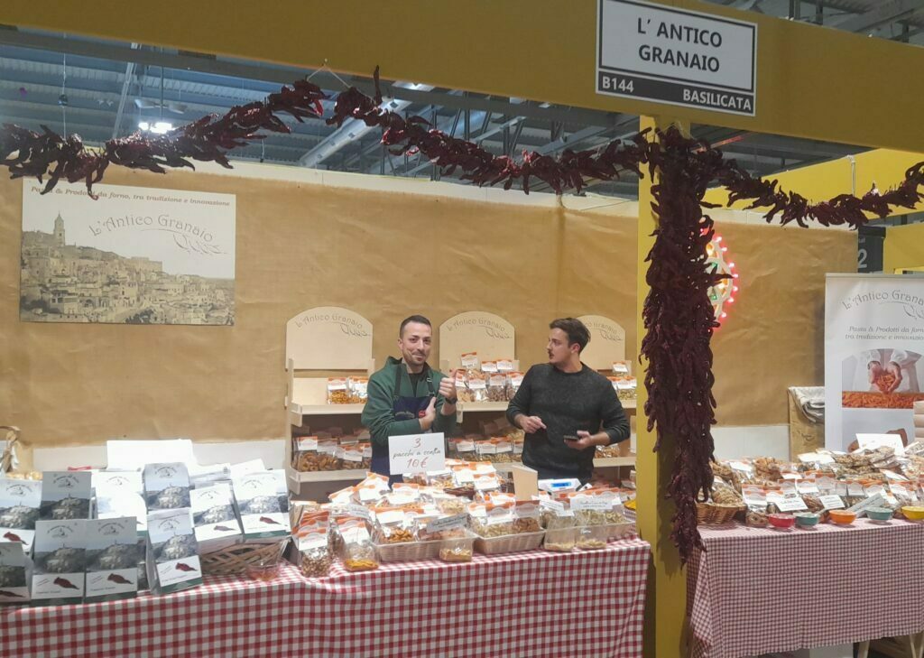 03 stand lantico granaio di matera radio laser news matera potenza puglia basilicata