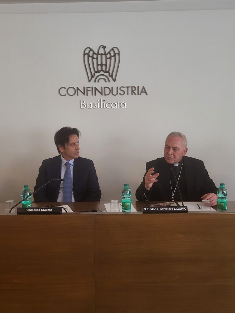 visita dell’arcivescovo ligorio a confindustria per l’incontro con le associazioni datoriali 1 20221212 120215 radiolaser news matera potenza puglia basilicata