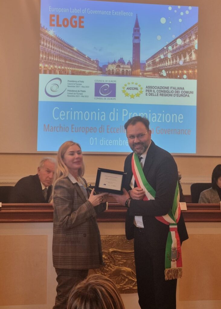 3 consegna premio al sindaco di tito 1 radiolaser news matera potenza puglia basilicata