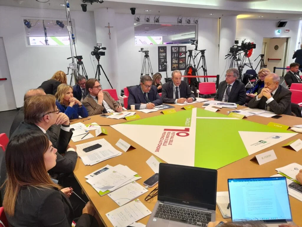 <strong>Bardi a Milano: "Superare il cattivo regionalismo. Servono reti e collaborazione"</strong>