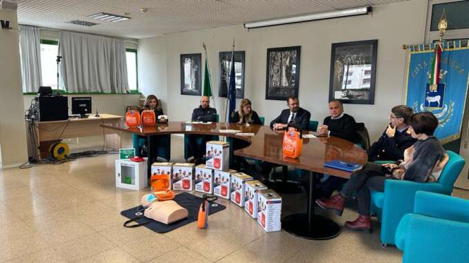 Donazione defibrillatori conferenza stampa (1)