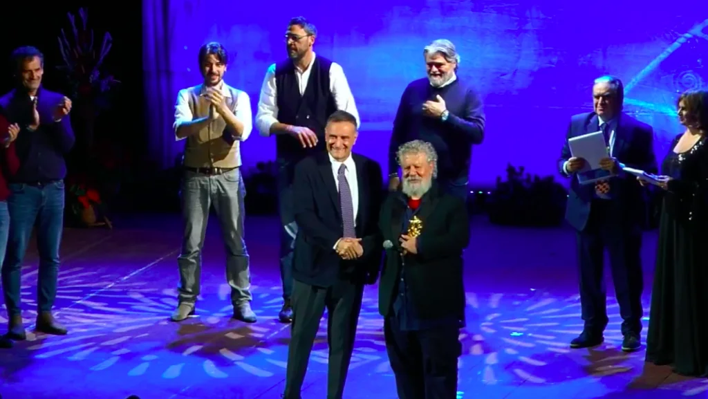 <strong>Grande successo per la 76esima edizione del Festival Internazionale del Cinema di Salerno</strong><em>Tutti i vincitori e i premiati dell’ultima serata, da Lello Arena a Yari Gugliucci, Daniela Poggi, Franco Trentalance, Carlo Simoni e Filippo Laganà</em>
