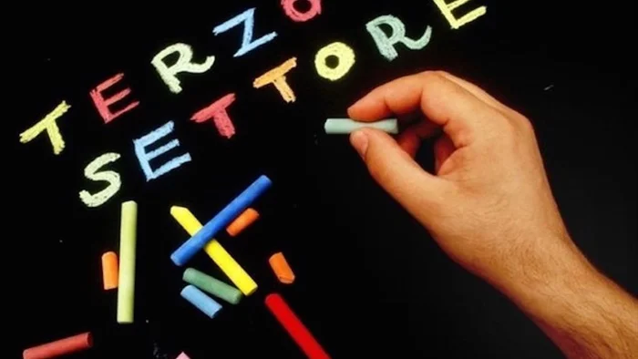 <strong>Politiche sociali: via libera ai Tavoli permanenti di confronto e progettazione sulle politiche sociali per la città. </strong>