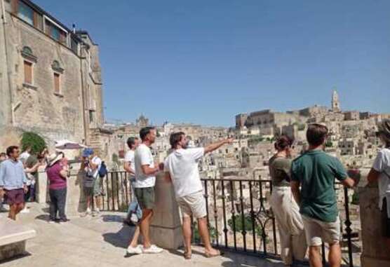 Turisti a Matera (foto Ansa)