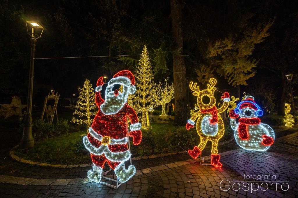 Martina Franca: Lumière, un giardino di luci per riscaldare i cuori in questo Natale 2022.