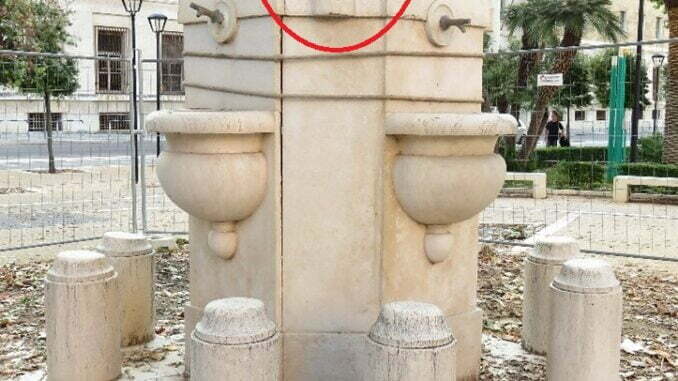 05-01-23-fontana-delle-anfore_oggi-la-consegna-allamministrazione-di-un-modello-restaurato-in-3D-dal-Politecnico_situazione-attuale