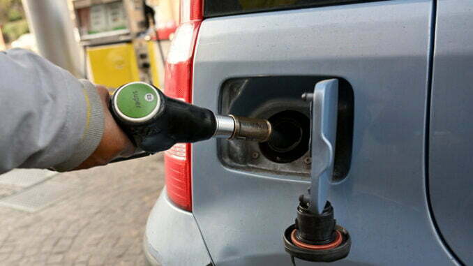 BENZINA IN CALO, MA I GESTORI CRITICANO LE MISURE DEL GOVERNO