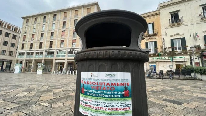 Adesivi sui cestini gettacarte