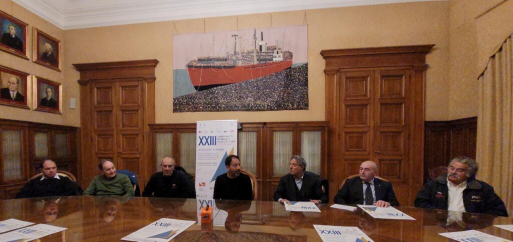 <strong>presentato il xxiii campionato invernale vela d’altura“città di bari”: quattro giornate di regate e una per eventuali recuperi. si comincia il 29 gennaio</strong> 1 presentato il xxiii campionato invernale vela daltura citta di bari foto 2 radio laser news matera potenza puglia basilicata