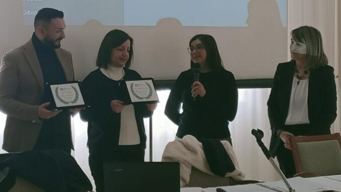 Consegna premi a Gaetano Anania ed alla mamma di Ilaria Motta che era assente per motivi di studio