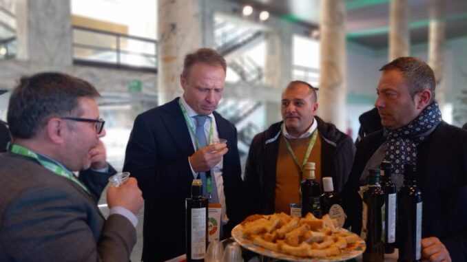 Oprol degustazione olio con Ministro Lollobrigida