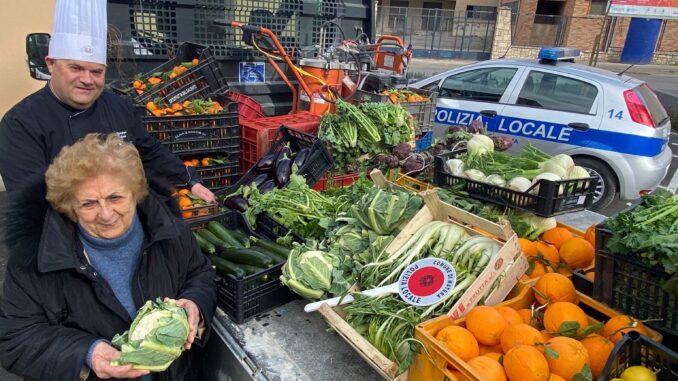 Merce donata alle mense dei poveri (1)