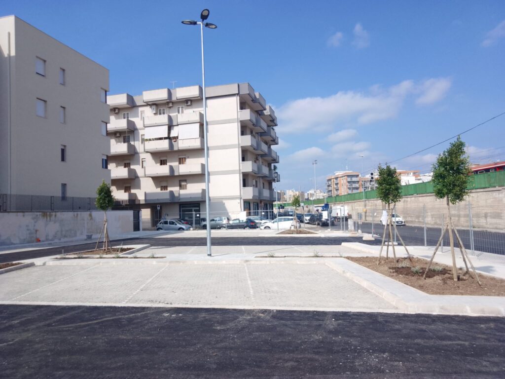 <strong>Via Puccini, consegna al quartiere del nuovo parcheggio alberato</strong>
