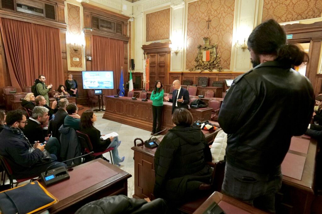 STAMATTINA A PALAZZO DI CITTÀ L’INCONTRO CON I DIRIGENTI DELLE SCUOLE PRIMARIE <strong>PER L’ADESIONE AL PROGETTO PIEDIBUS SUGLI ITINERARI CASA-SCUOLA</strong>