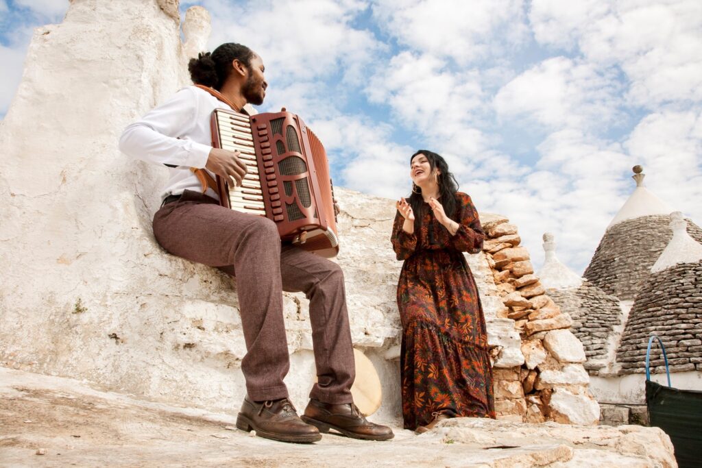 domenica 30 aprile - aspettando il vento con luigi d'elia a nasca il teatro a lecce 1 daria falco bruno galeone 1 radiolaser news matera potenza puglia basilicata