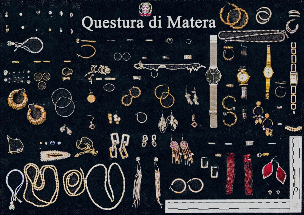 <strong>LA POLIZIA DI STATO DI MATERA SEQUESTRA ORO E GIOIELLI DI PROBABILE PROVENIENZA FURTIVA</strong>