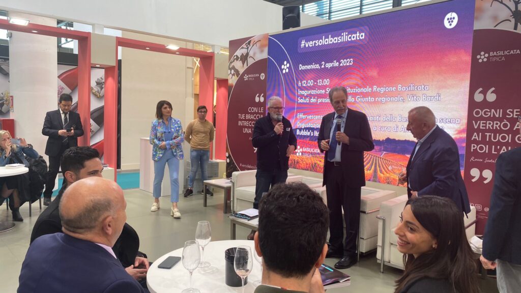 <strong>basilicata del vino: taglio del nastro al vinitaly</strong> 1 vinitly radiolaser news matera potenza puglia basilicata