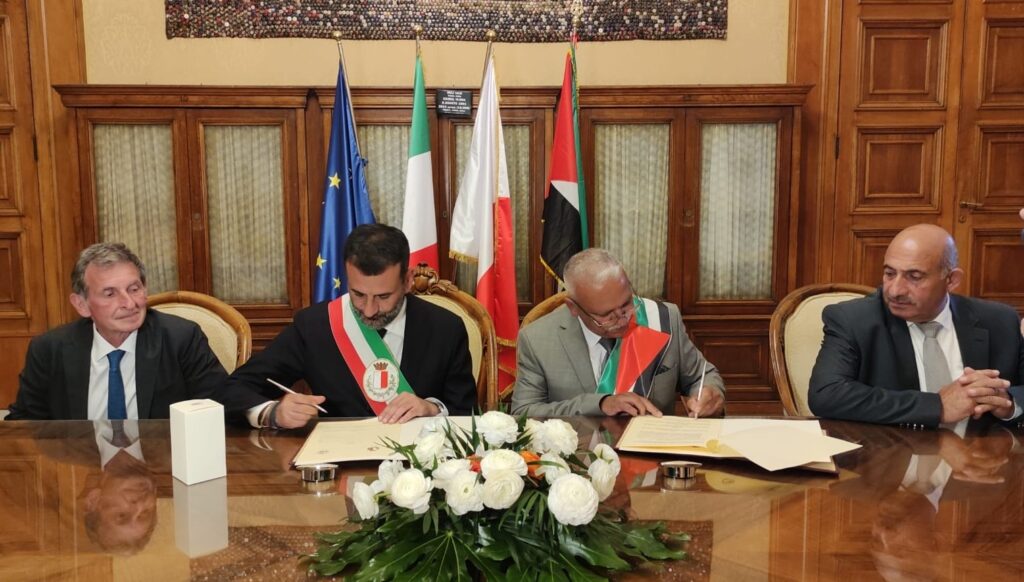 STAMATTINA LA SOTTOSCRIZIONE DEL GEMELLAGGIO TRA LA CITTÀ DI BARI E LA CITTÀ PALESTINESE DI BEIT JALA gemellaggio