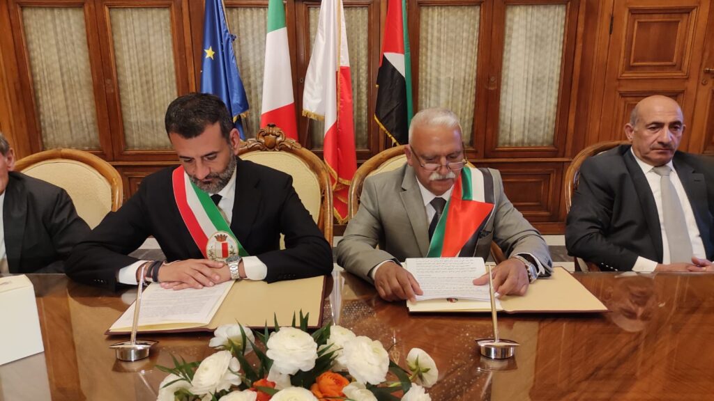 STAMATTINA LA SOTTOSCRIZIONE DEL GEMELLAGGIO TRA LA CITTÀ DI BARI E LA CITTÀ PALESTINESE DI BEIT JALA gemellaggio