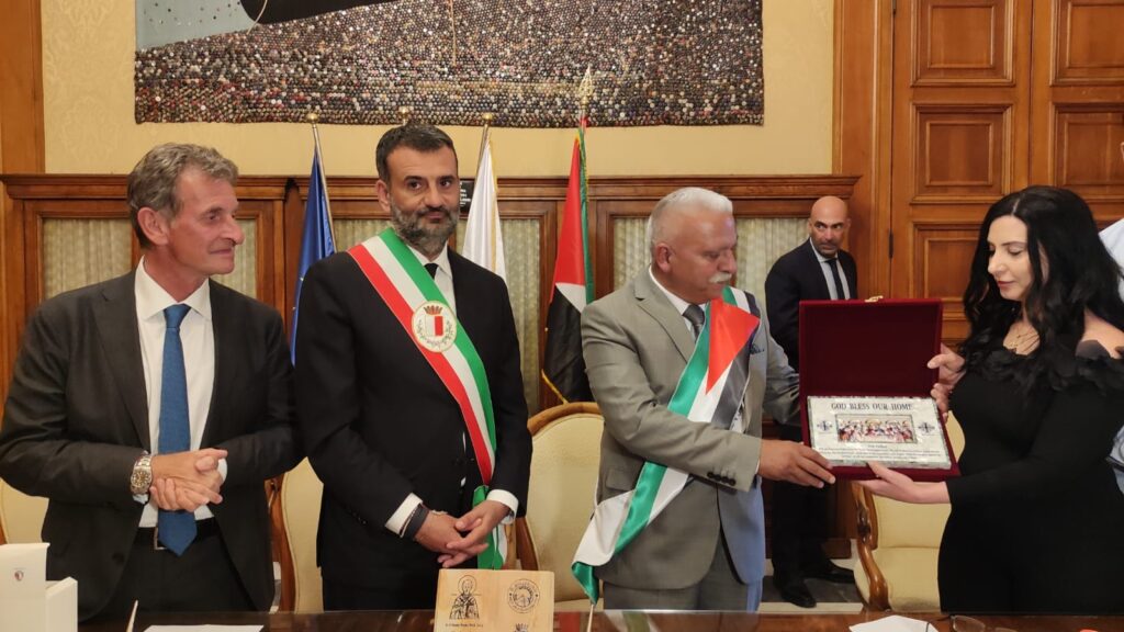 STAMATTINA LA SOTTOSCRIZIONE DEL GEMELLAGGIO TRA LA CITTÀ DI BARI E LA CITTÀ PALESTINESE DI BEIT JALA gemellaggio