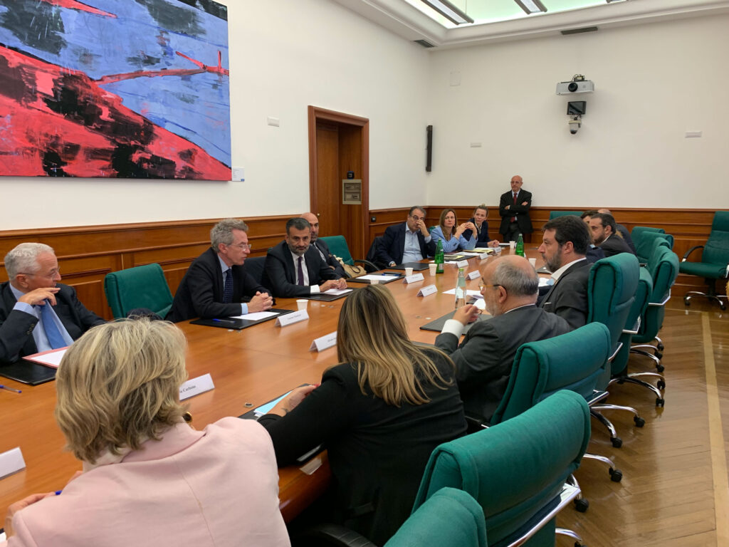 Decaro e Manfredi a colloquio con Salvini e Gruppo FS per collegamento diretto tra Bari e Napoli collegamento