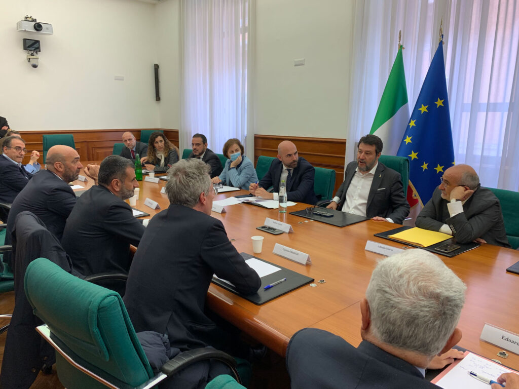 Decaro e Manfredi a colloquio con Salvini e Gruppo FS per collegamento diretto tra Bari e Napoli collegamento