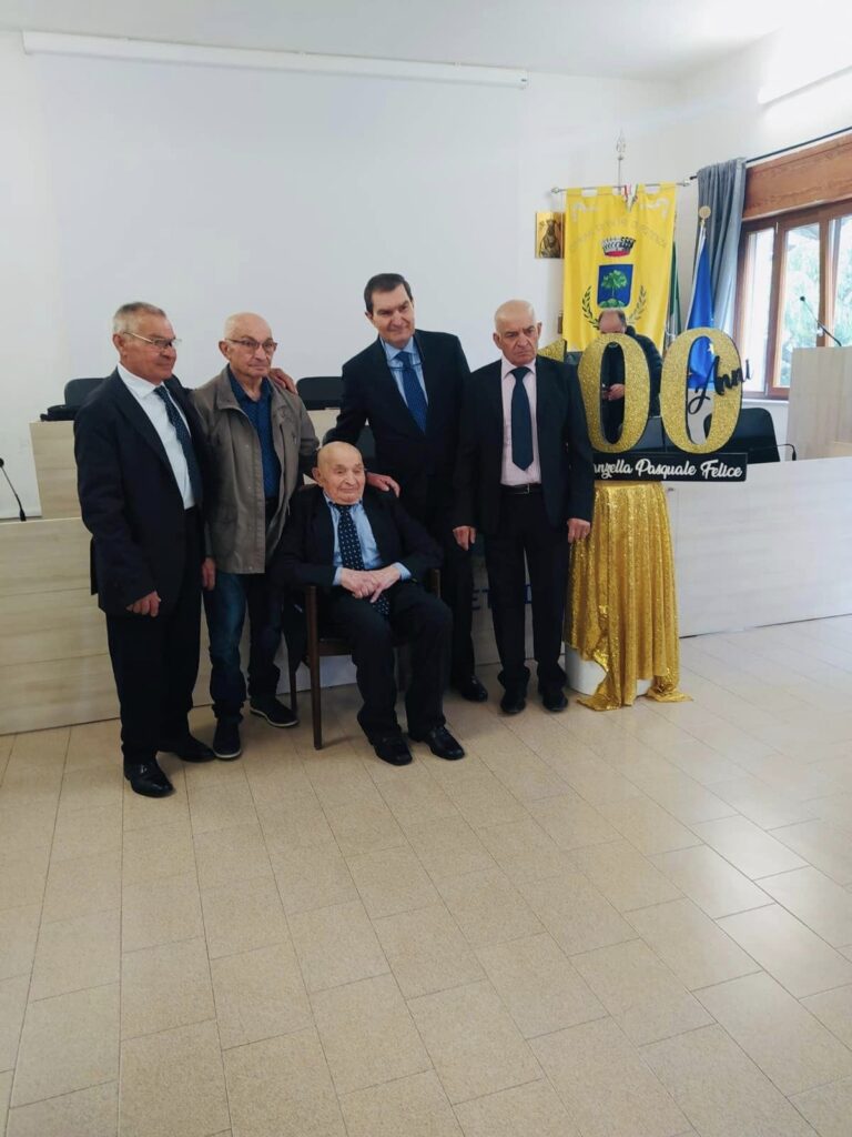 100 ANNI PER IL REDUCE DI GUERRA E CAVALIERE DELLA REPUBBLICA DI VIETRI DI POTENZA vietri di potenza