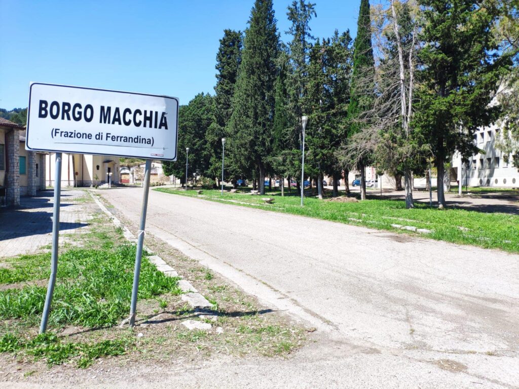 Ferrandina. Complanare Borgo Macchia e cavalcavia casello 28. complanare
