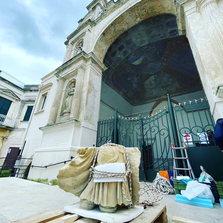 Addio allo storico carrubo di piazzetta San Giovanni piazzetta
