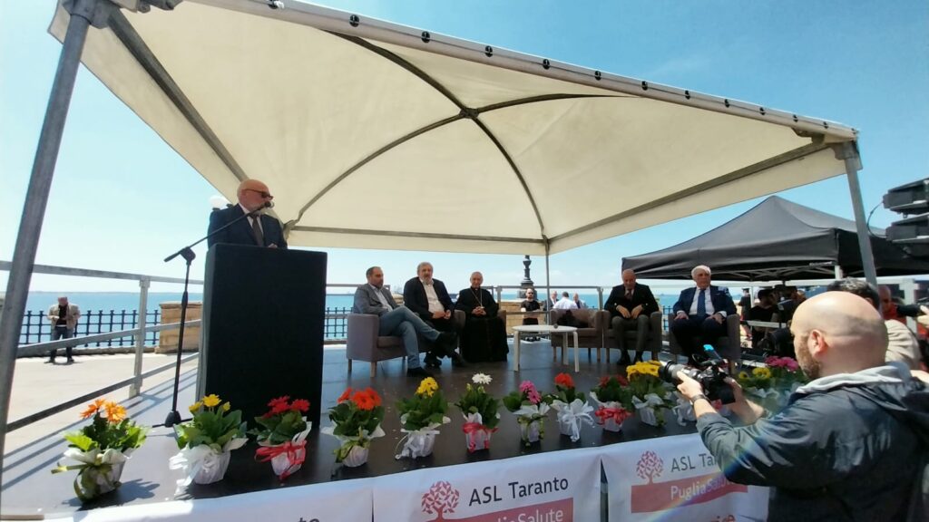 Taranto, 5 maggio 2023 – Servizio 118: obiettivo raggiunto. Emiliano a Taranto per internalizzazioni e nuove dotazioni per il parco mezzi. servizio
