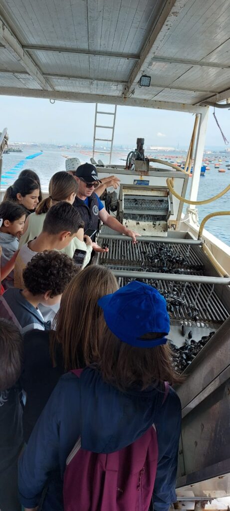 Taranto, 29 maggio 2023 – “L’Oro nero di Taranto”: studenti e studentesse alla scoperta del mondo della cozza tarantina, per uno stile di vita sano e per la lotta all’abusivismo alimentare, con il supporto del Dipartimento di Prevenzione. oro nero