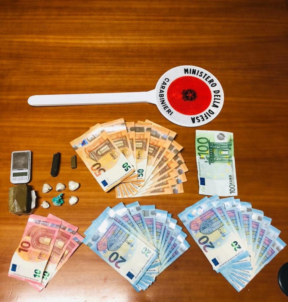 METAPONTO DI BERNALDA (MT): I CARABINIERI DELLA LOCALE STAZIONE ARRESTANO SUDANESE DI 46 ANNI PER DETENZIONE AI FINI DI SPACCIO DI SOSTANZE STUPEFACENTI. carabinieri