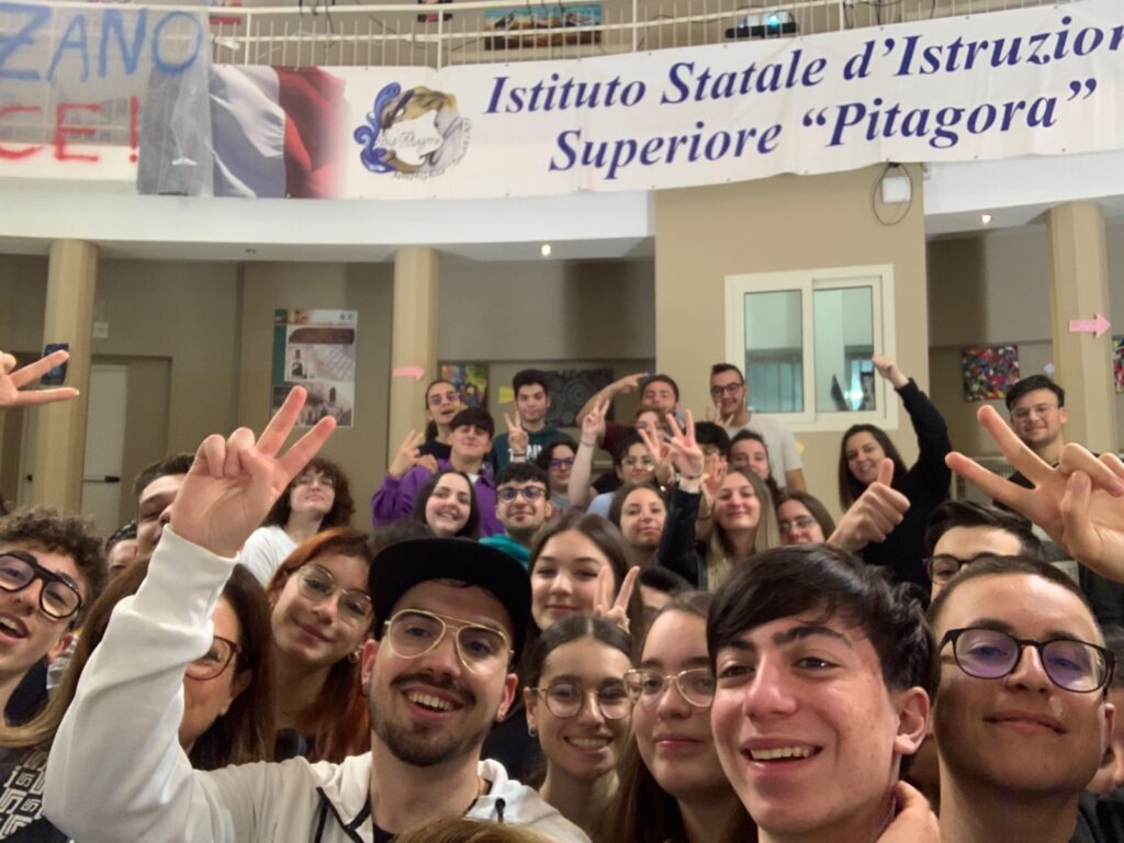 Montalbano, Liceo Pitagora. Incontro con il Rapper "MADLOCO" liceo musicale