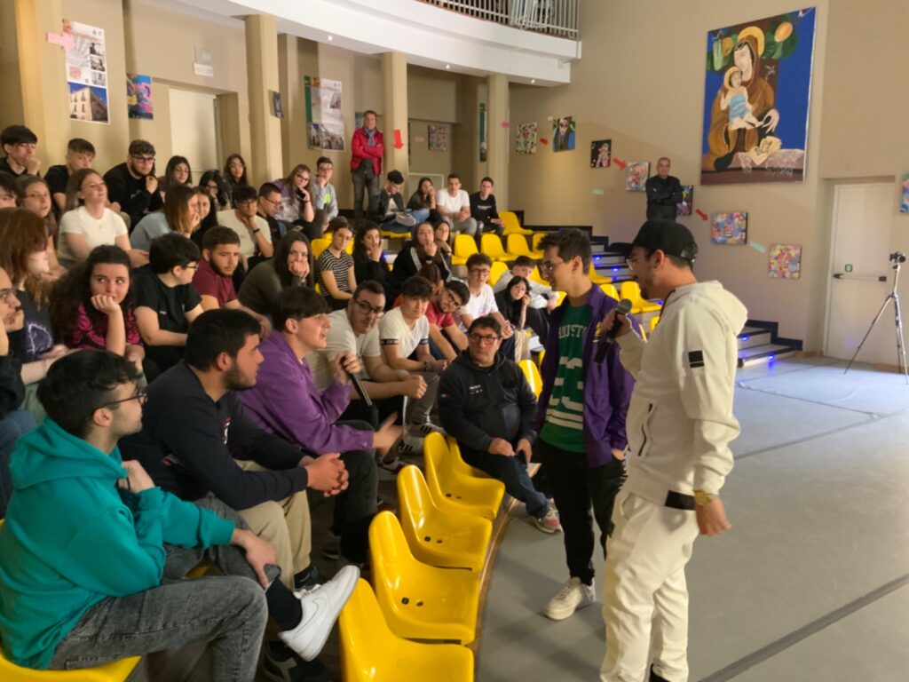 Montalbano, Liceo Pitagora. Incontro con il Rapper "MADLOCO" liceo musicale