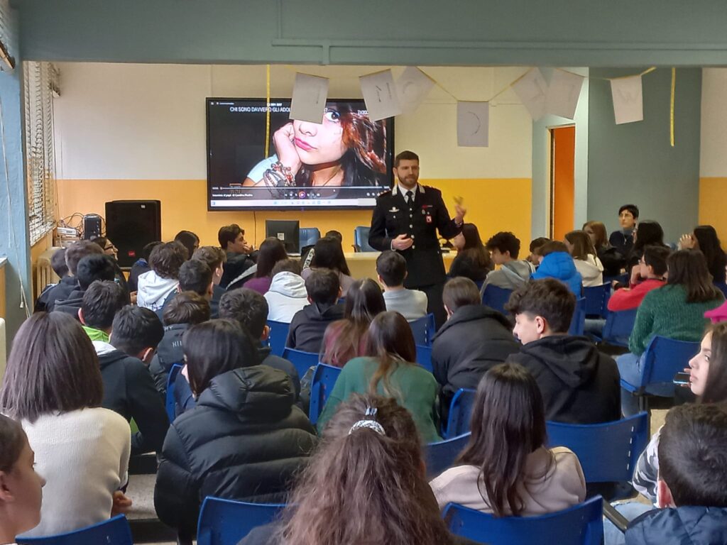 L'ARMA DEI CARABINIERI E LA DIFFUSIONE DELLA CULTURA DELLA LEGALITÀ: I CARABINIERI DI PISTICCI INCONTRANO GLI STUDENTI DEGLI ISTITUTI STATALI DI PISTICCI, MARCONIA, BERNALDA, FERRANDINA E STIGLIANO. carabinieri