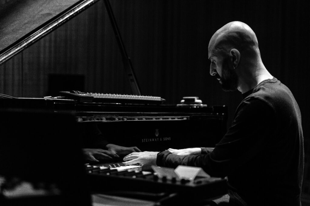 In distribuzione Naked, nuovo progetto discografico del pianista barese Kekko Fornarelli (Eskape - Puglia Sounds Record) progetto
