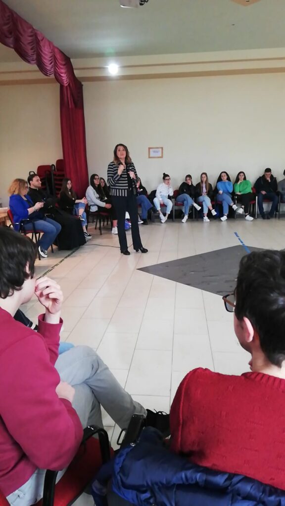 EUROPA, VALORI, SCUOLA, INCONTRO A IRSINA TRA GLI STUDENTI DEL LICEO SCIENTIFICO E L’ON. GEMMA studenti