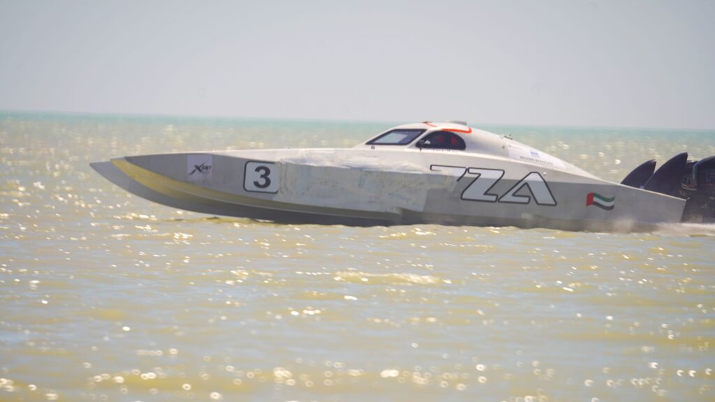 XCAT WORLD CHAMPIONSHIP 2023: PROSEGUE IL MONOLOGO DI FAZZA CHE A PORTO DEGLI ARGONAUTI VINCE ANCHE GARA 2 (TRE SUCCESSI IN QUATTRO PROVE)-SPLENDIDO SECONDO POSTO PER GLI ITALIANI DI HPI RACING xcat world championship